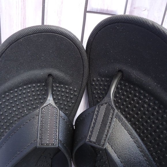 SIZE 9/10. Okabashi Leslie\'s pool supplies, men’s large flip flops mariner black main image 16